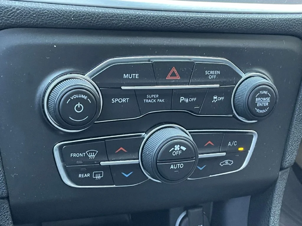 Used 2021 White Dodge SXT image 36