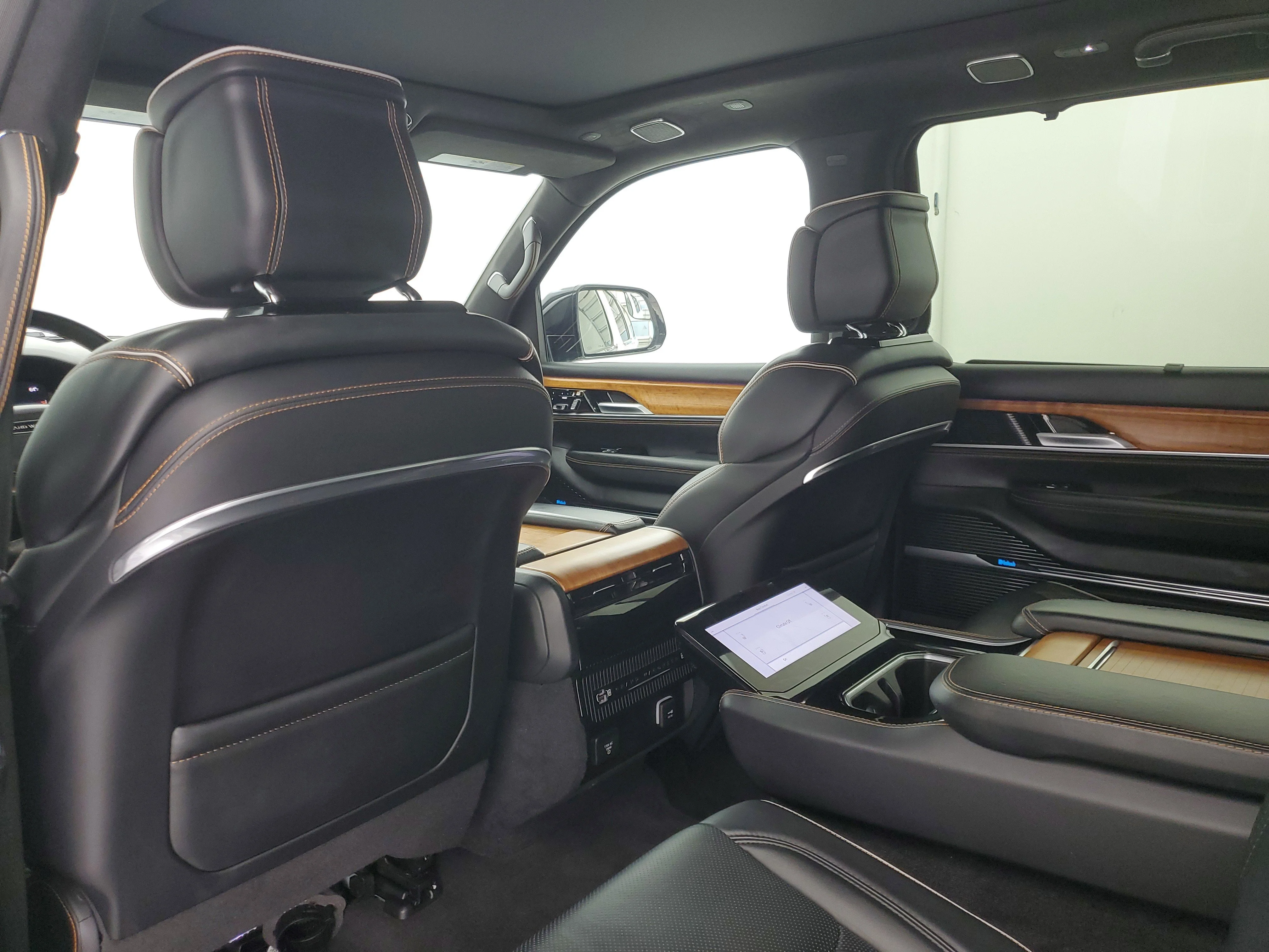 2024 Jeep Grand Wagoneer L Series III - Photo 13
