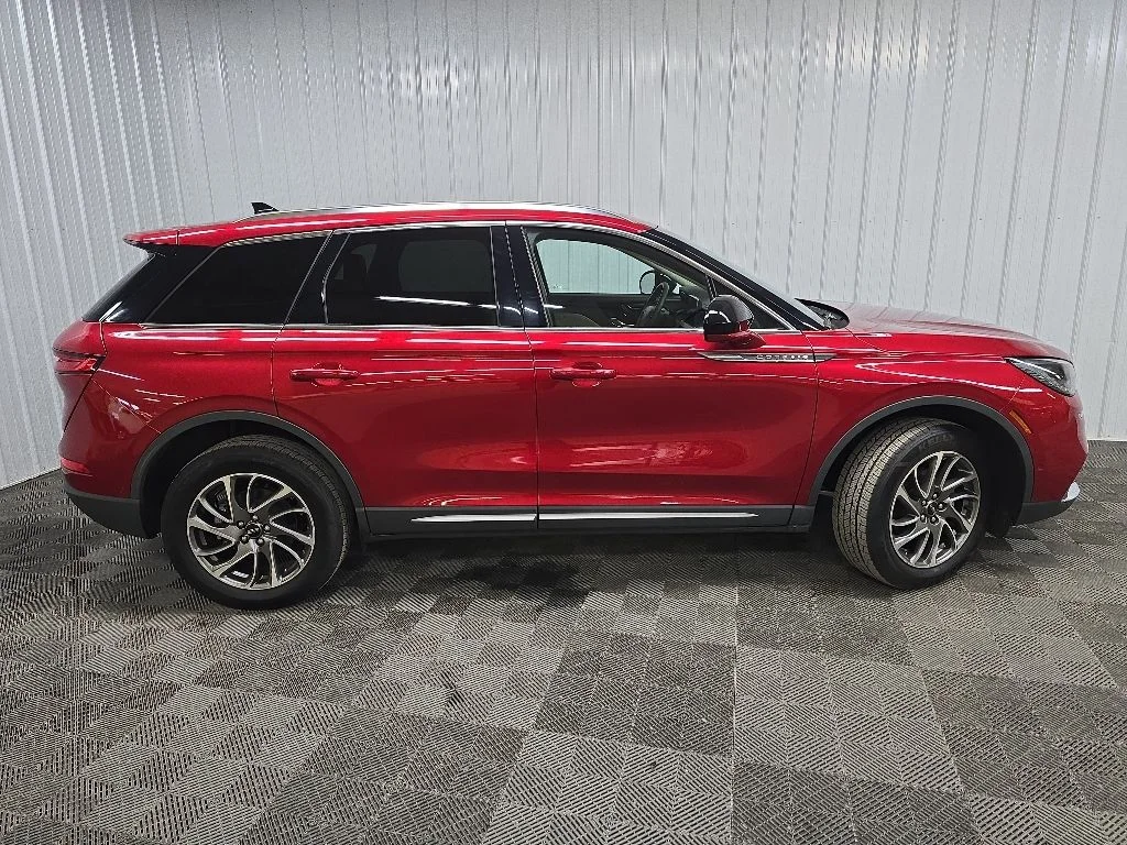 Used 2022 Red Lincoln Standard image 2