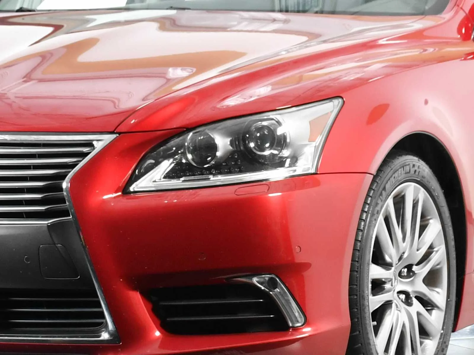 Used 2014 Matador Red Mica Lexus  image 11