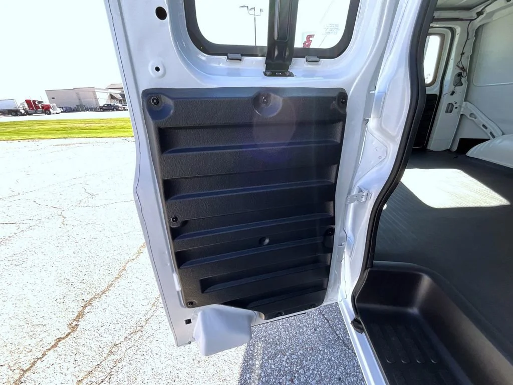 New 2026 Summit White Chevrolet 1WT image 20