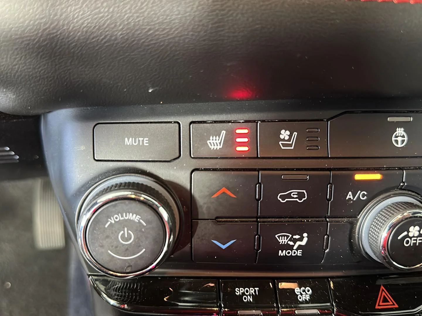 Used 2025 Vapour Grey Dodge R/T image 20