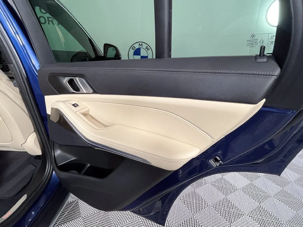 Used 2022 Blue Metallic BMW xDrive40i image 22