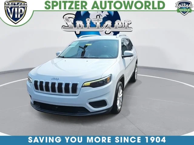 Used 2021 White Jeep Latitude image 3