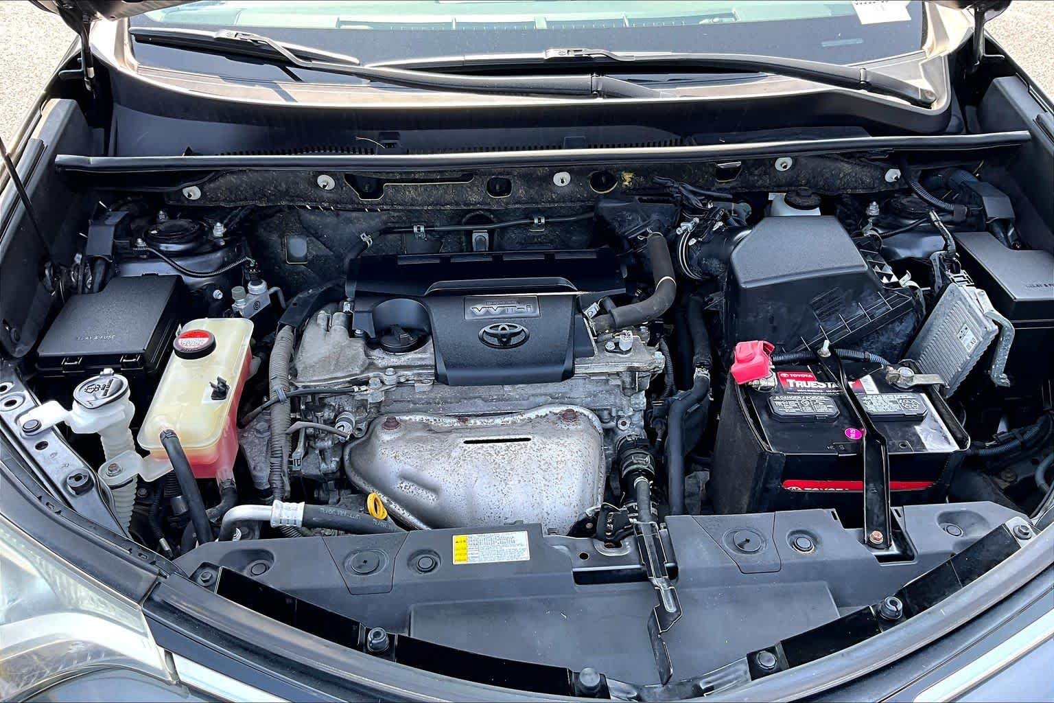 Used 2016 Magnetic Gray Metallic Toyota XLE image 32