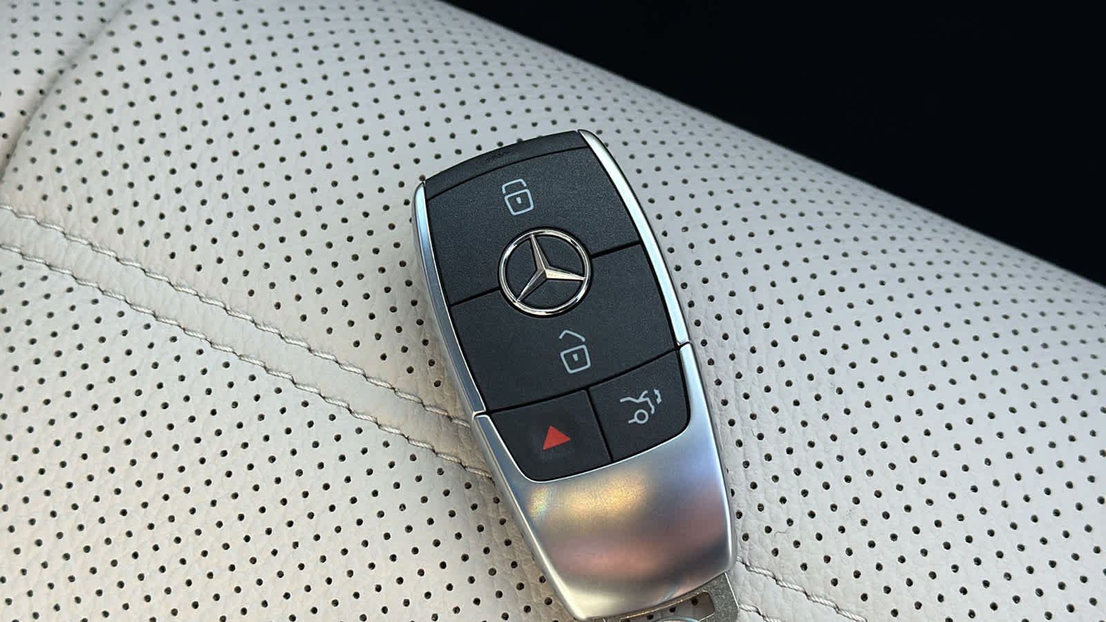 New 2026 Polar White Mercedes-Benz GLE 580 image 39
