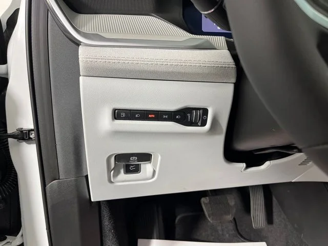 Used 2026 White Jeep Laredo image 18