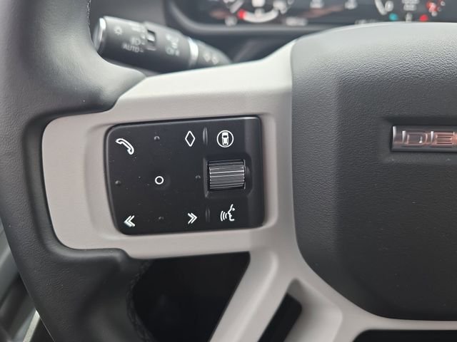 Certified Used 2025 White Land Rover X-Dynamic SE image 20