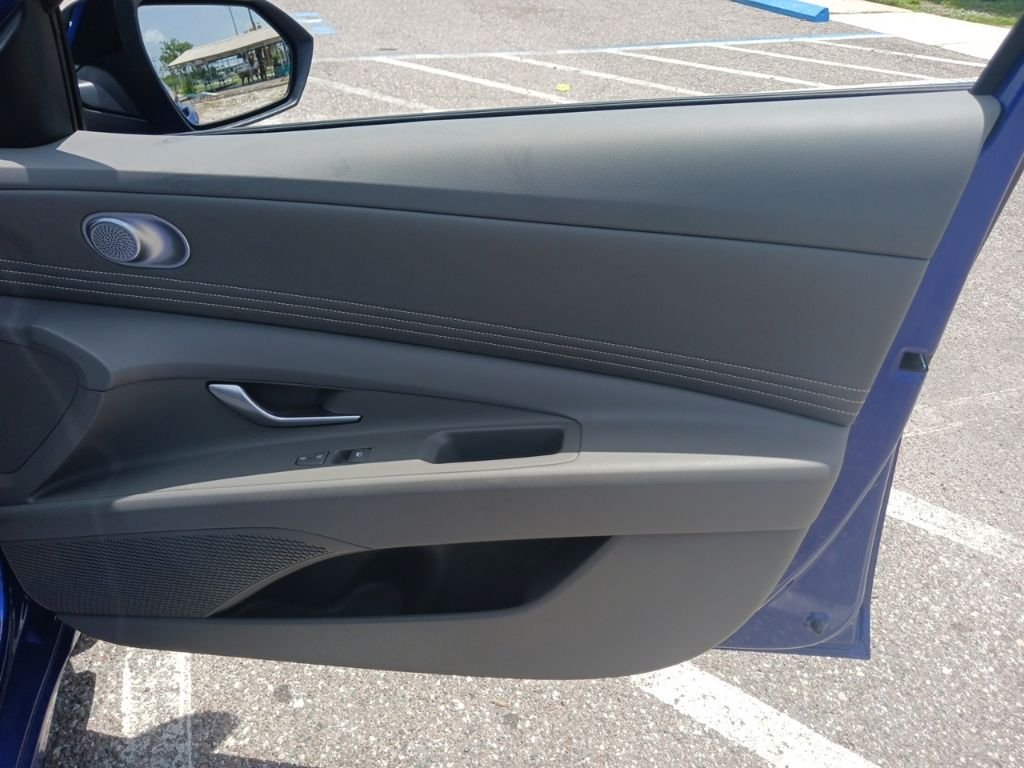 Used 2025 Blue Hyundai SEL Sport image 17