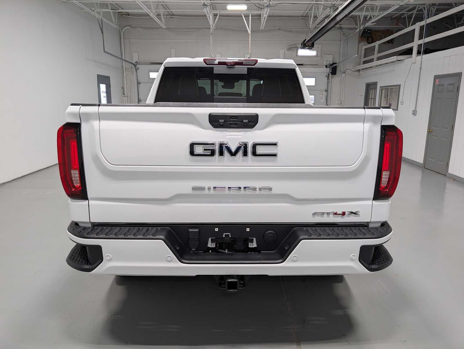 Used 2022 SUMMIT WHITE GMC AT4X image 7