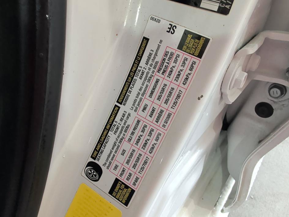 Used 2023 Ice Toyota LE image 31