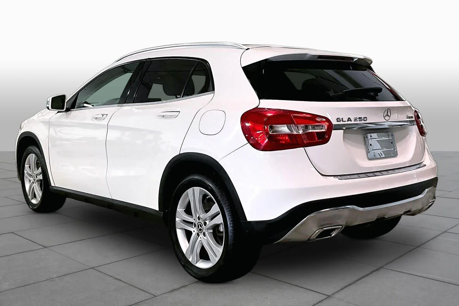 Used 2019 Polar White Mercedes-Benz GLA 250 image 12