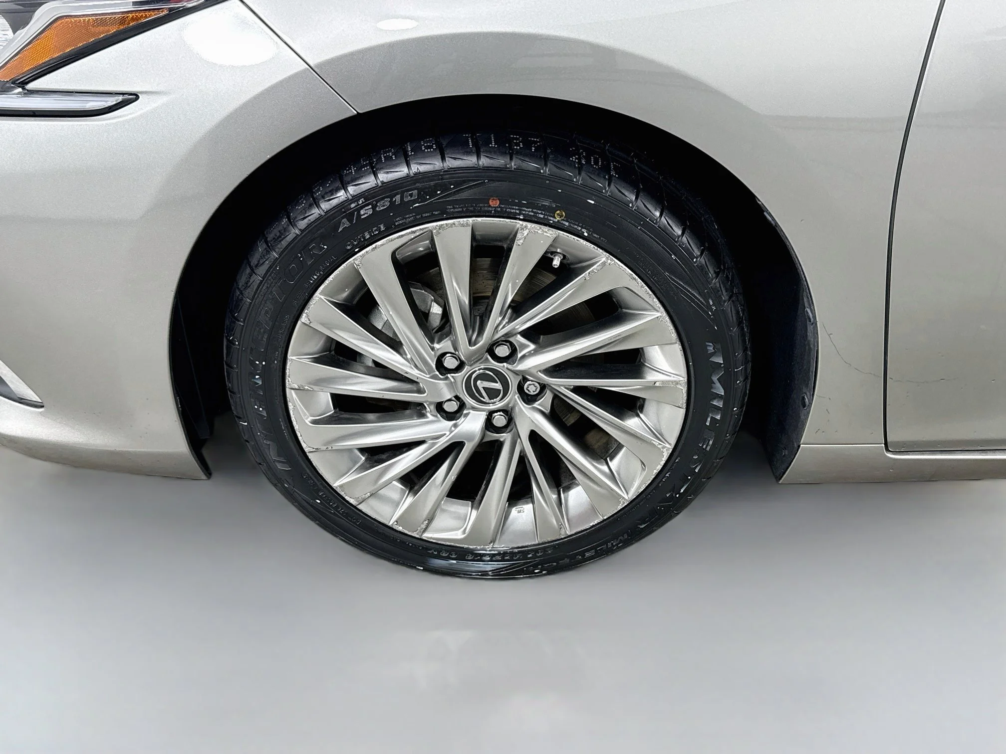 Used 2019 Silver Lexus 300h Luxury image 31