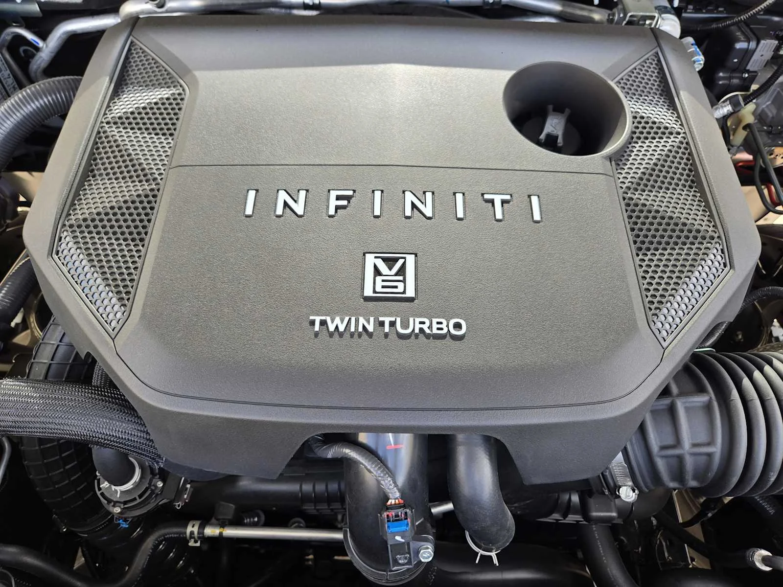 New 2026 RADIANT WHITE INFINITI Luxe 2WD image 22