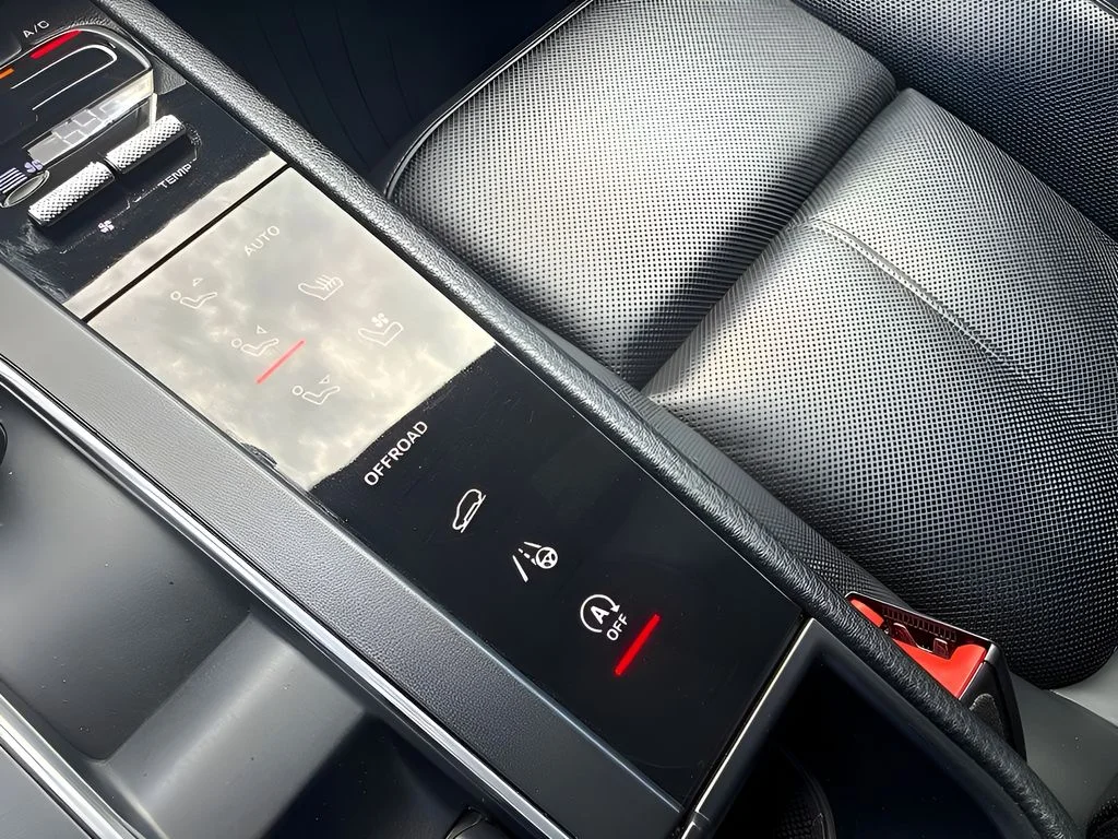 Used 2023  Porsche T image 30
