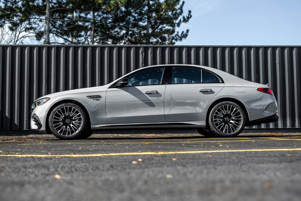 New 2027 MANUFAKTUR Alpine Grey Mercedes-Benz E 53 AMG® image 3