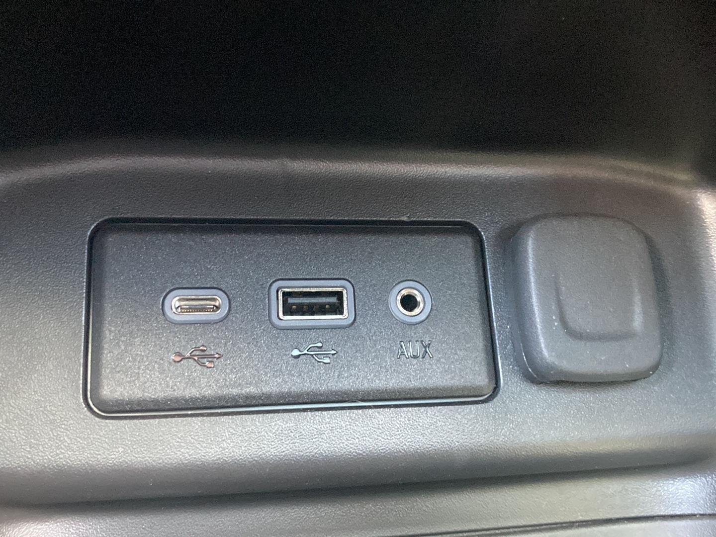 Used 2024  Chevrolet  image 22
