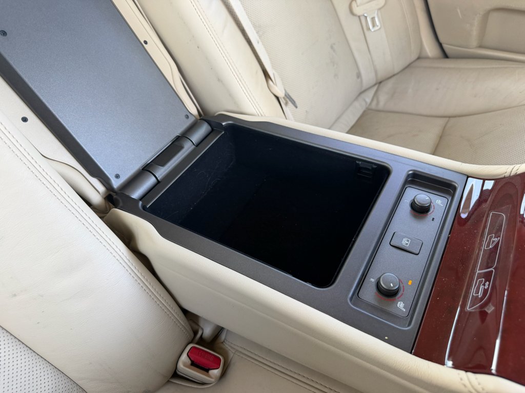 Used 2011 Starfire Pearl Lexus Base image 31