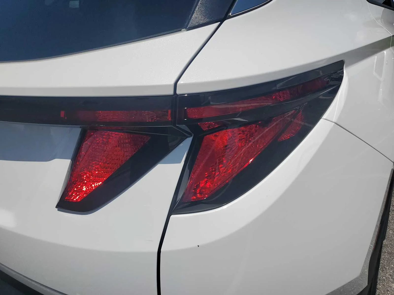 Used 2025 White Hyundai SEL image 13