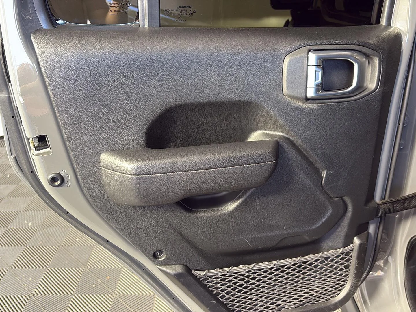 Used 2023 Sting-Gray Clearcoat Jeep Rubicon image 25