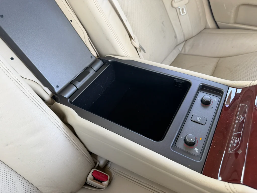 Used 2011 Starfire Pearl Lexus Base image 31