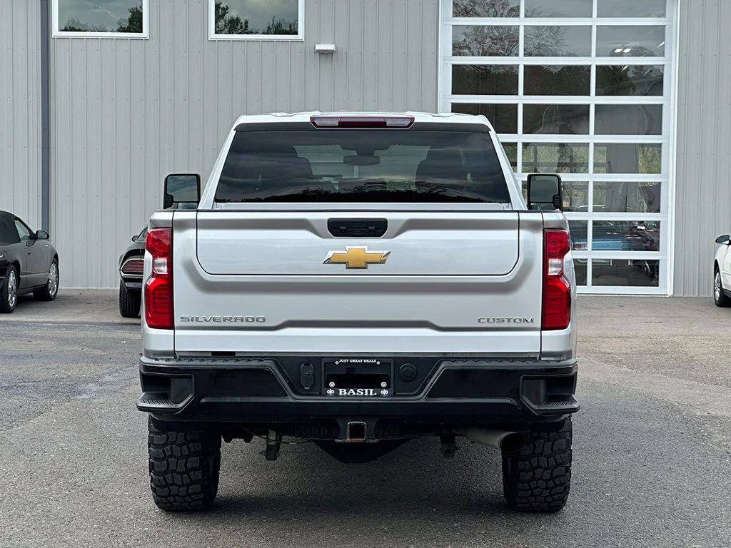 Used 2022 Silver Chevrolet Custom image 11