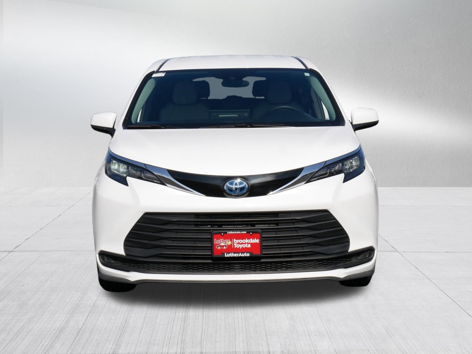 Certified 2025 Toyota Sienna LE with VIN 5TDKRKEC4SS249625 for sale in Brooklyn Center, Minnesota