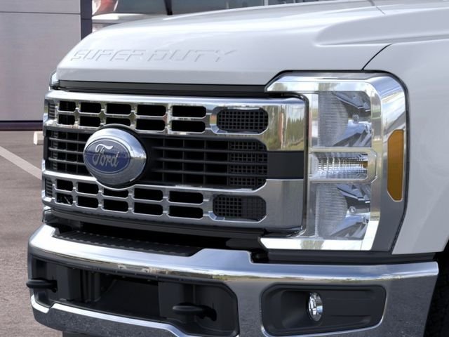 New 2026 Oxford White Ford XLT image 17