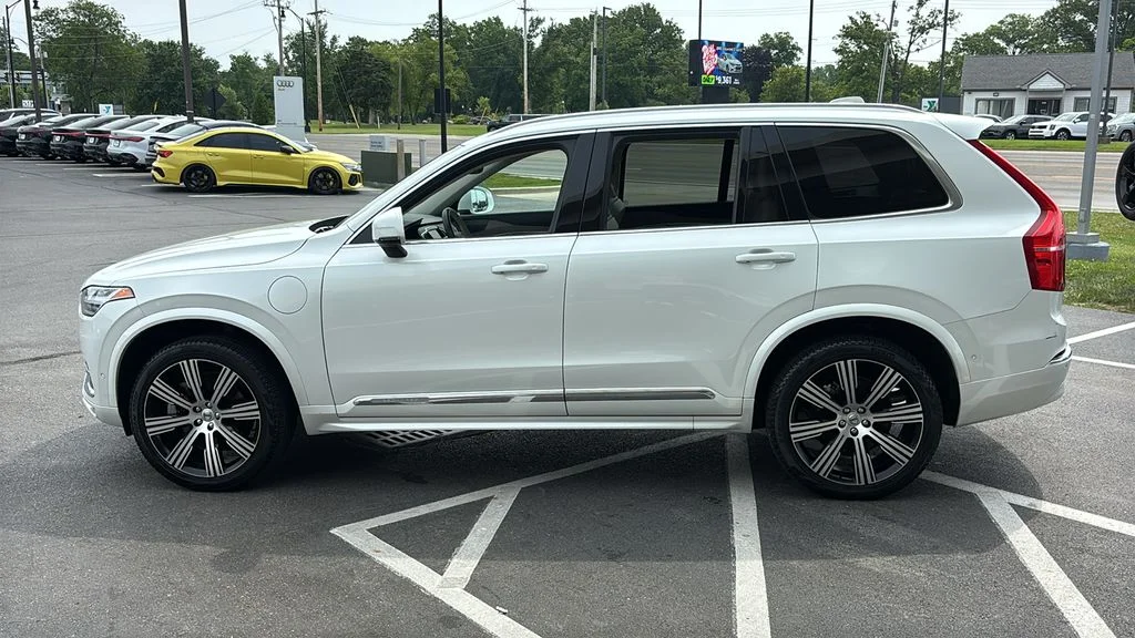 Certified Used 2023 White Volvo T8 Plus Bright Theme 7 Passenger image 3