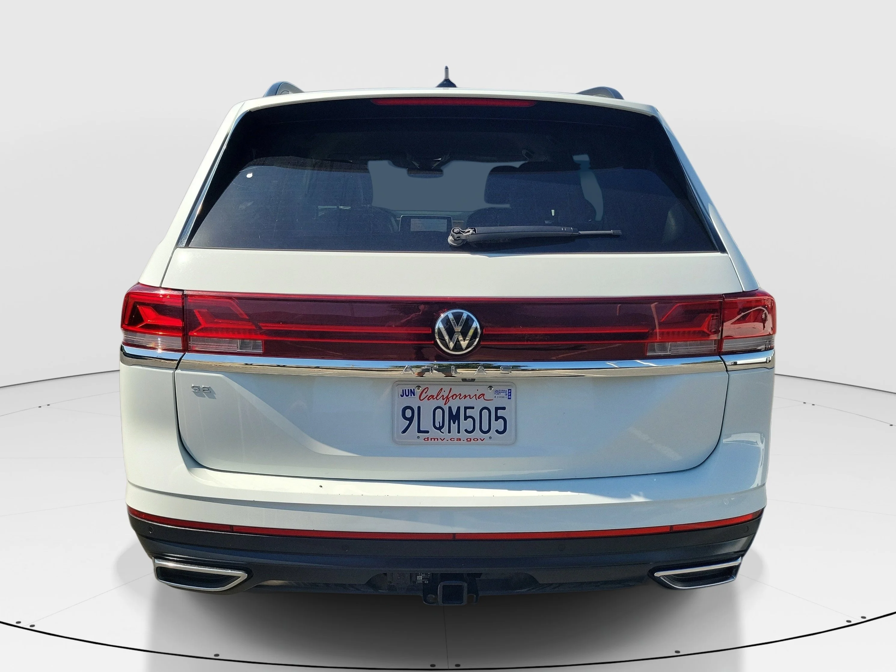 Used 2024 White Volkswagen 2.0T SE w/Technology image 4