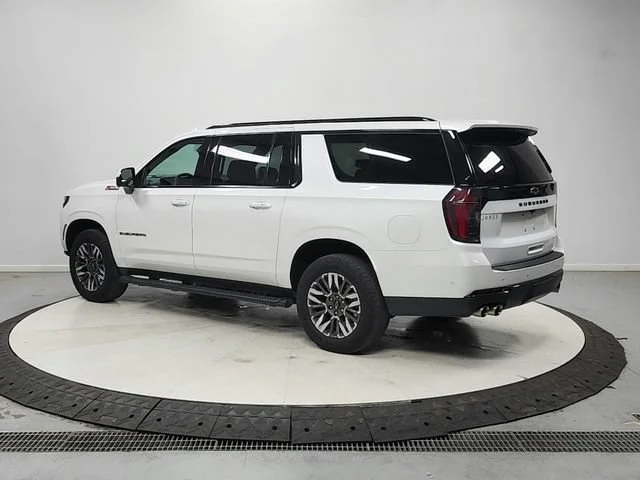 Used 2025 Iridescent Pearl Tricoat Chevrolet Z71 image 6
