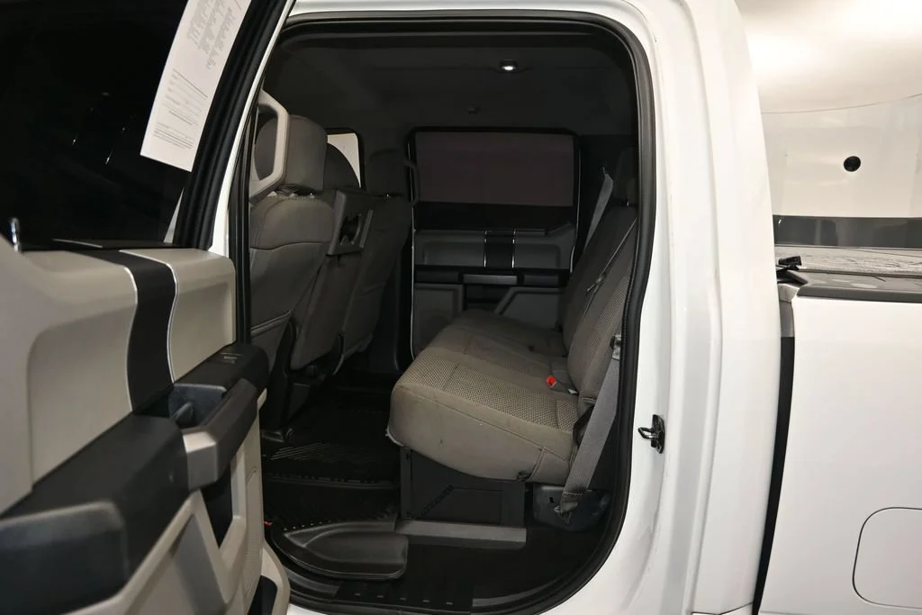 Used 2019 Oxford White Ford XLT image 21