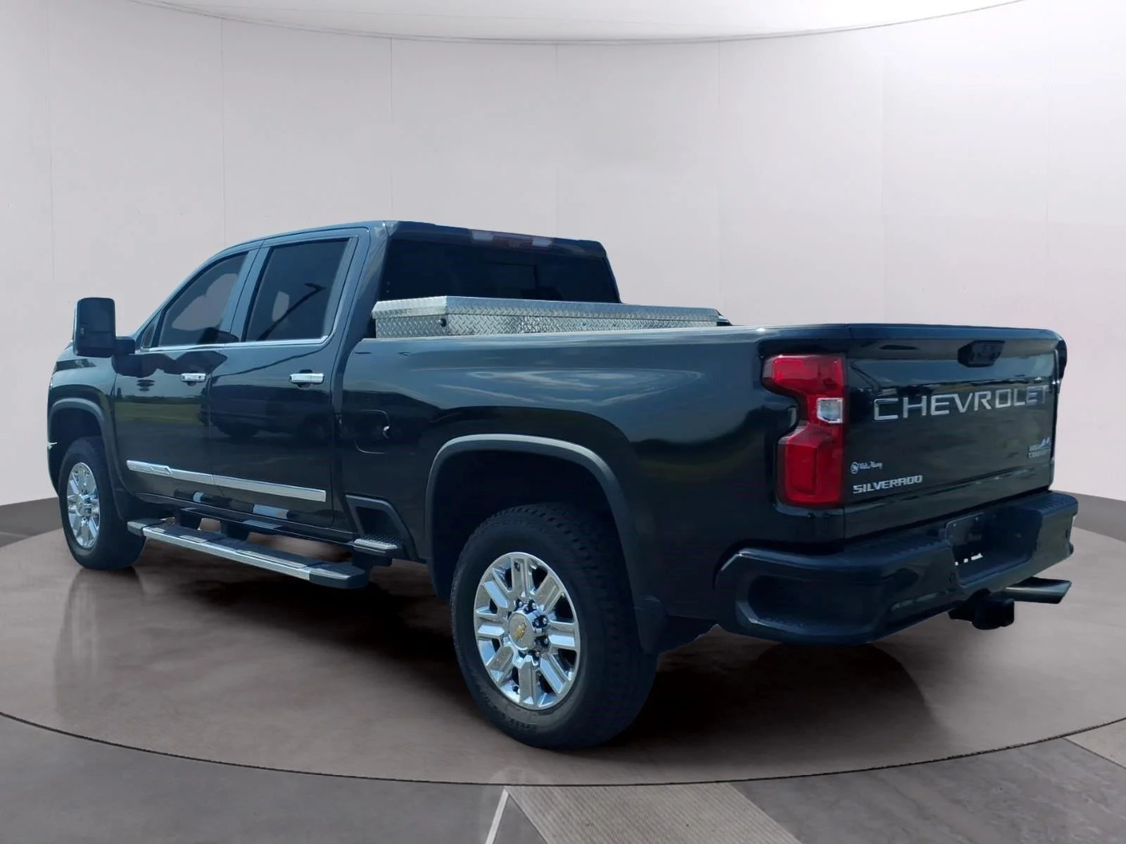 Used 2024 Black Chevrolet High Country image 5