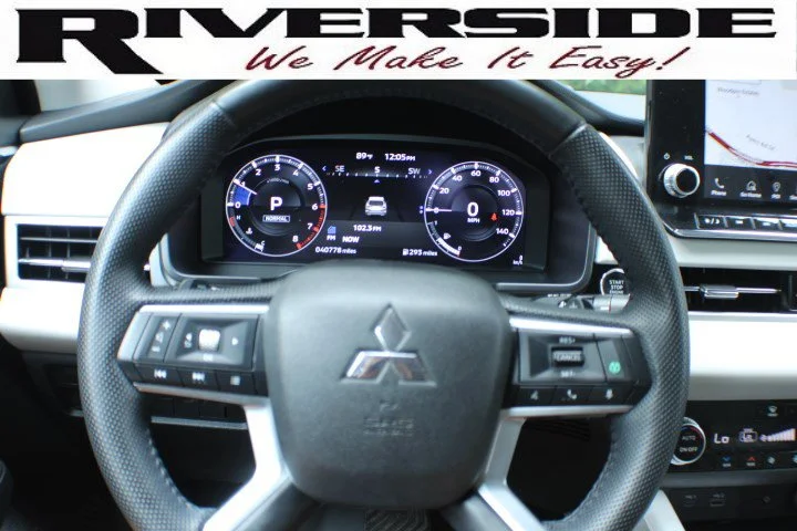 Used 2024 White Mitsubishi SEL image 8