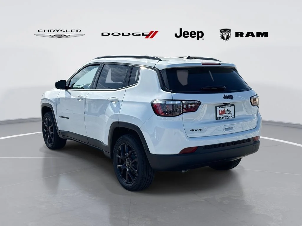 New 2026 Bright White Clearcoat Jeep Latitude image 4