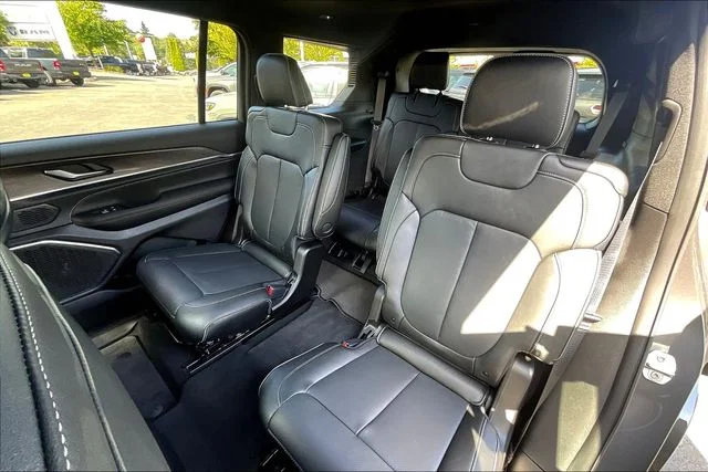 2025 Jeep Grand Cherokee L Overland - Photo 11