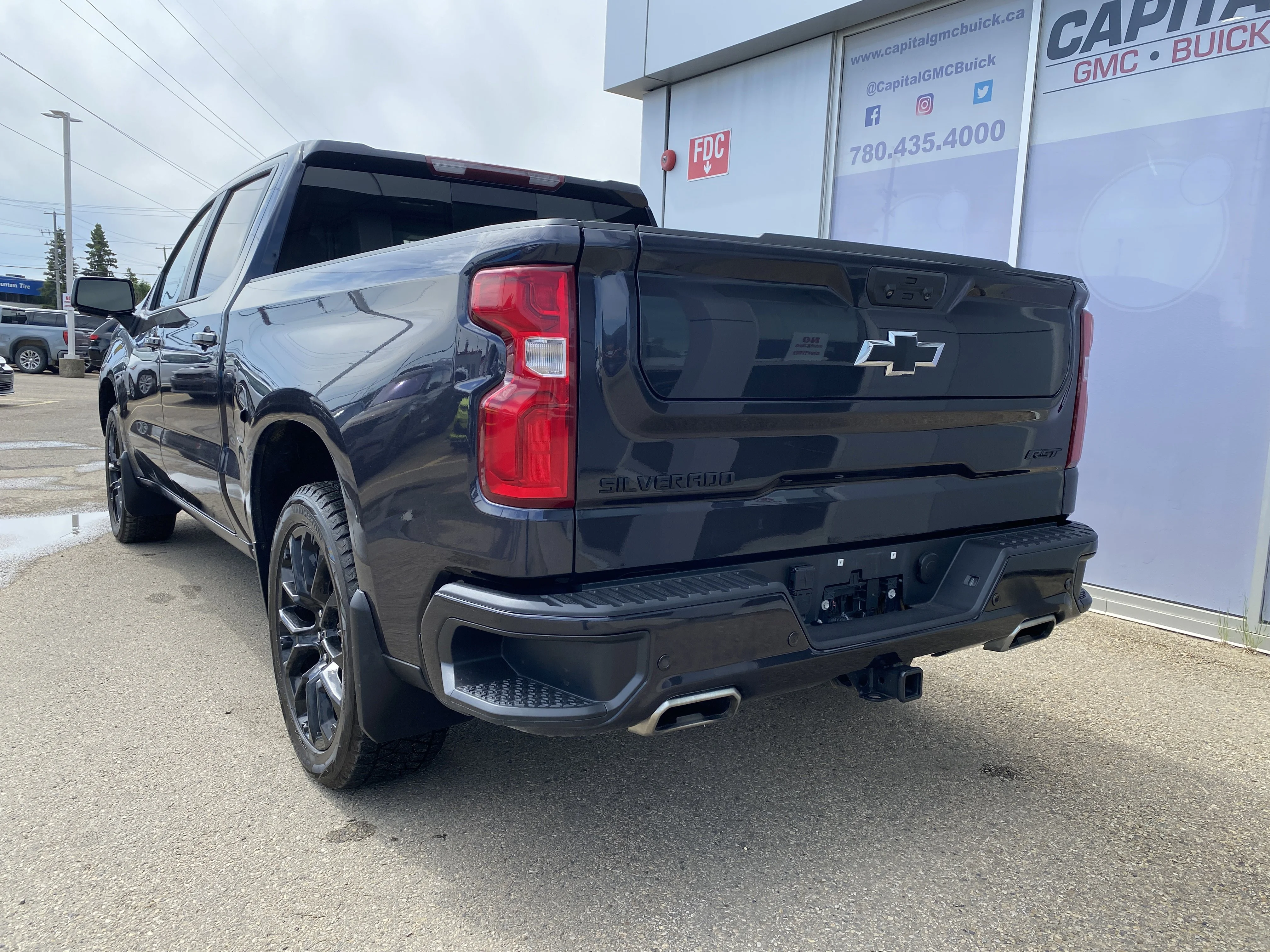 Certified Used 2023 Gray Chevrolet 4WD Crew Cab 147 RST * 6.2L* 22 INCH WHEELS* SUNROOF* image 3
