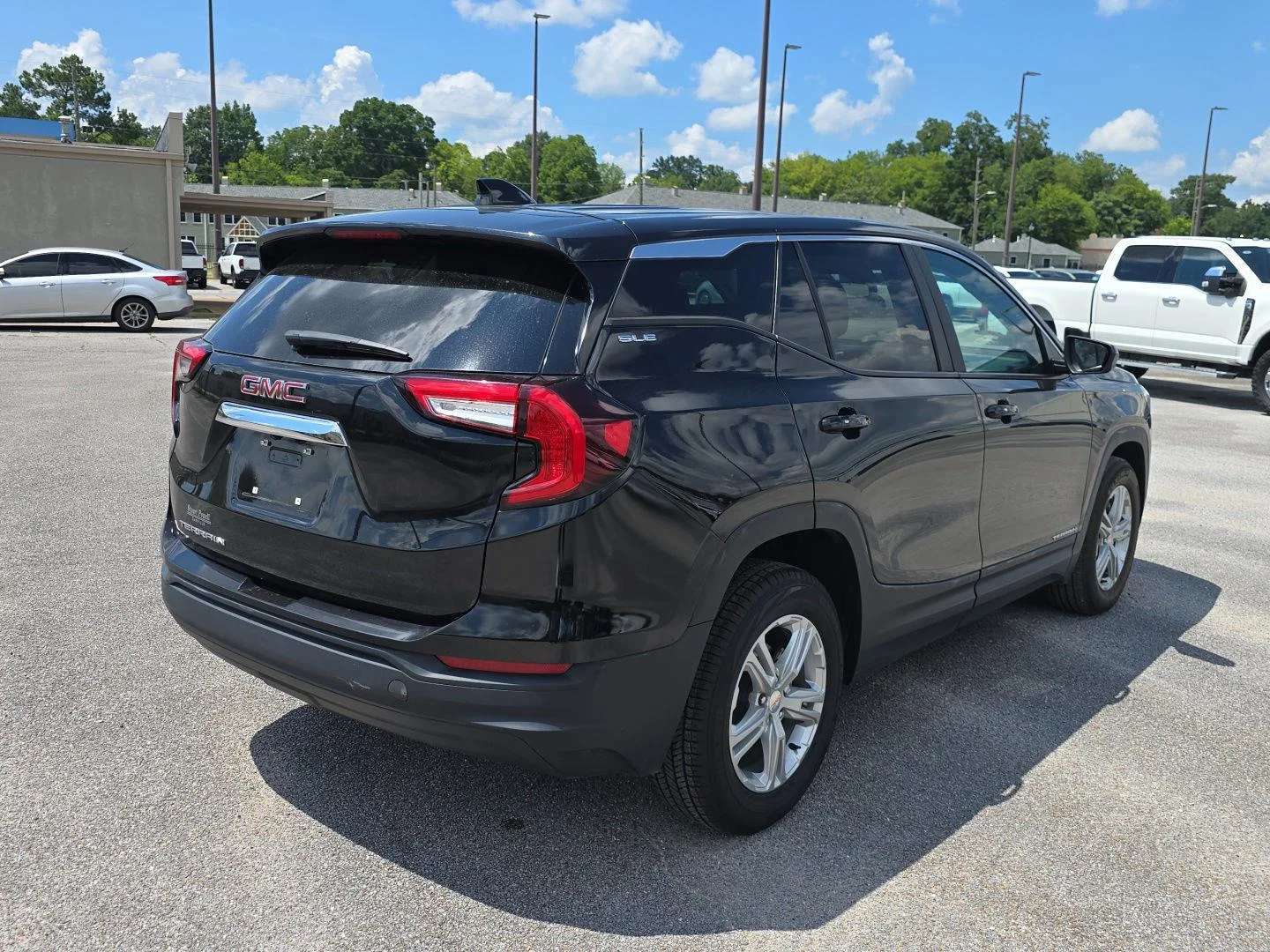 Used 2024 Ebony Twilight Metallic GMC SLE image 3