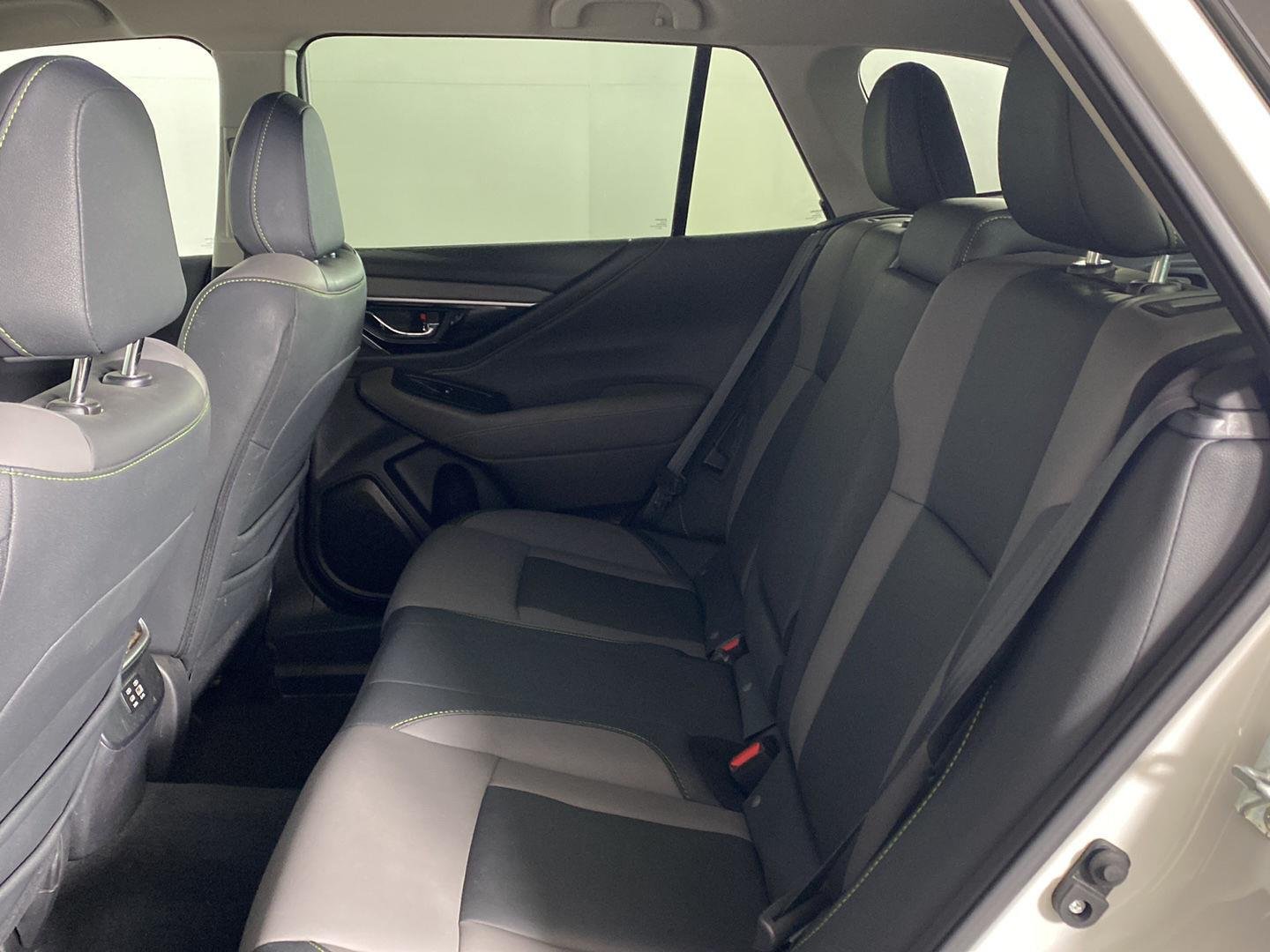 Used 2023 Crystal White Pearl Subaru Onyx Edition image 28