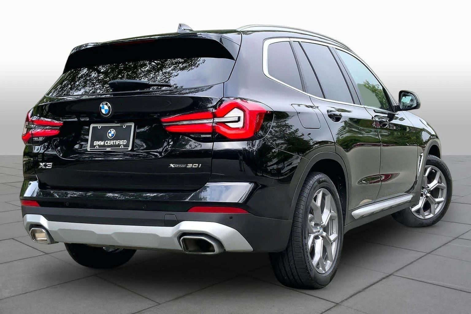 Used 2023 Black Sapphire Metallic BMW xDrive30i image 12