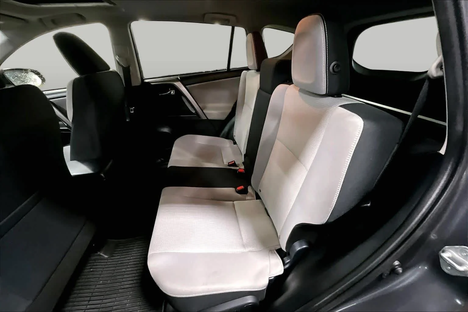 Used 2018 Magnetic Gray Metallic Toyota XLE image 20