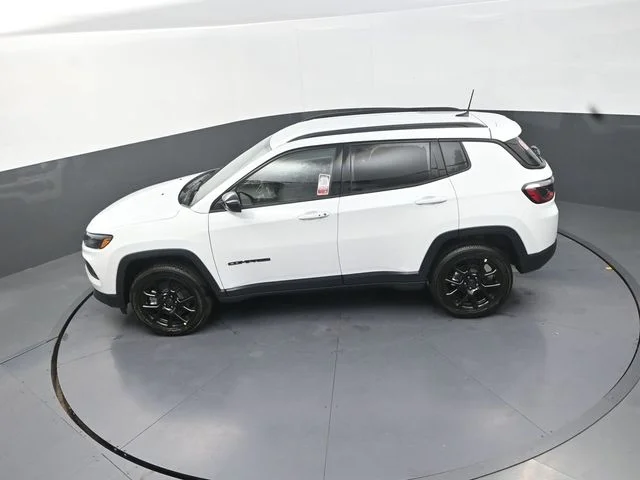 New 2026 Bright White Clear-Coat Exterior Paint Jeep Latitude image 14