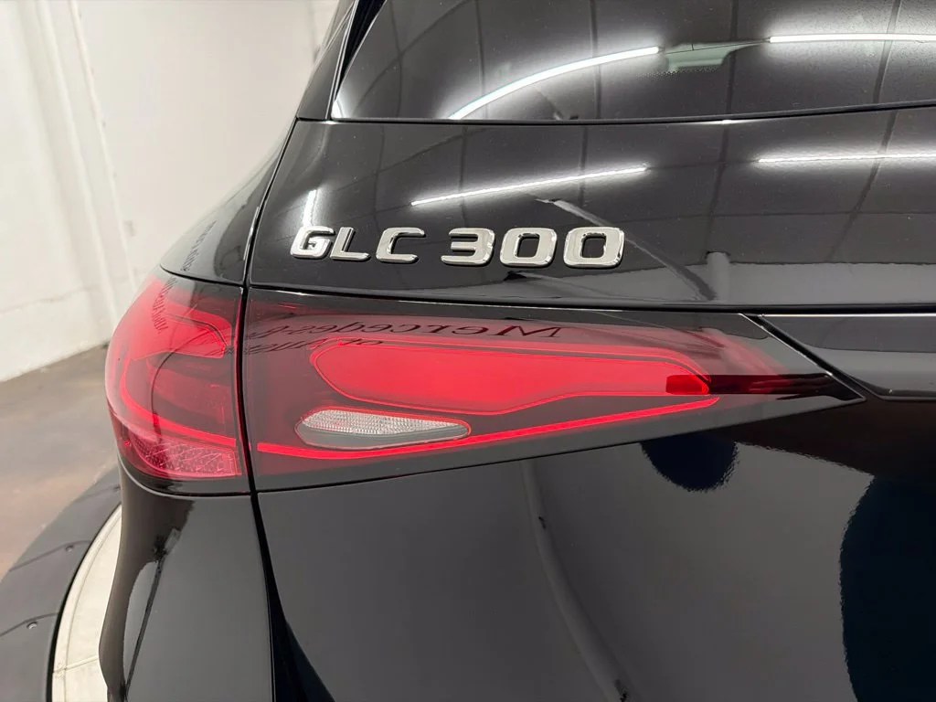 New 2027 Black Mercedes-Benz GLC 300 image 11