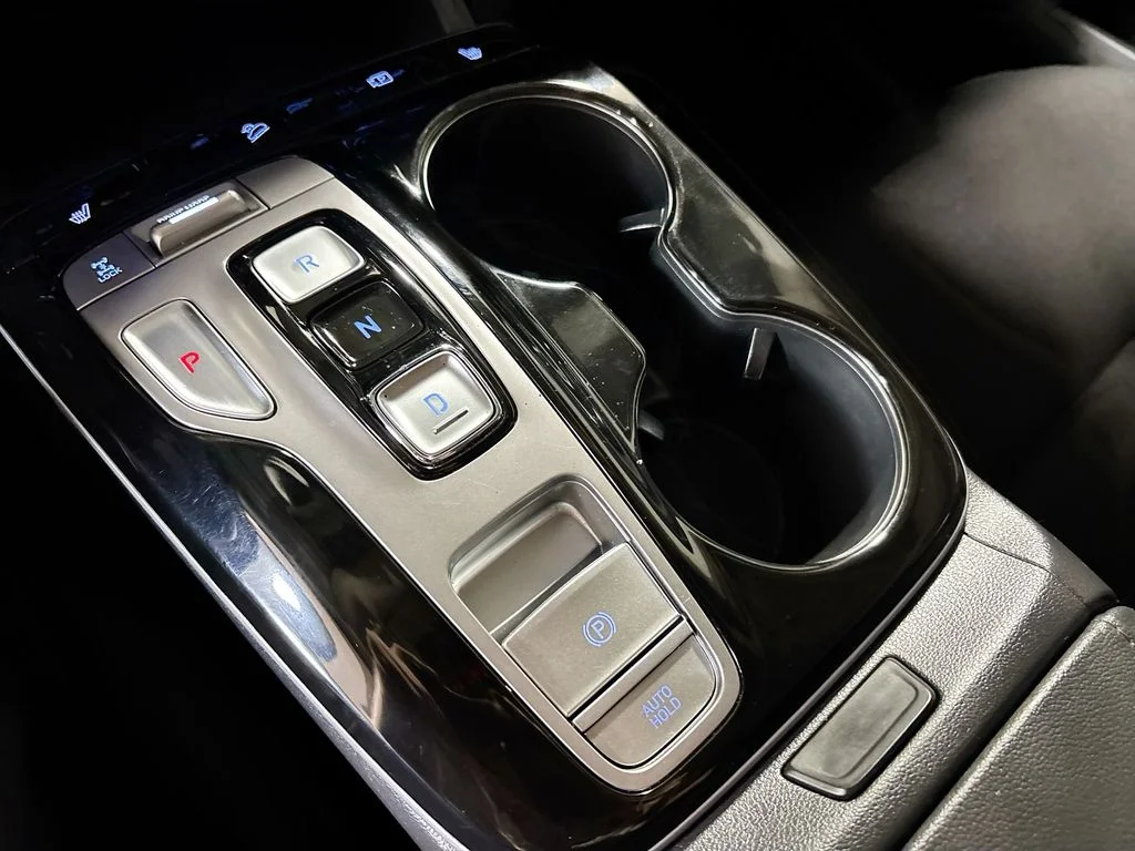 Used 2024 Silver Hyundai Blue image 18