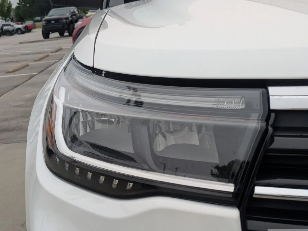 New 2026 Star White Metallic Tri-Coat Ford Active image 8