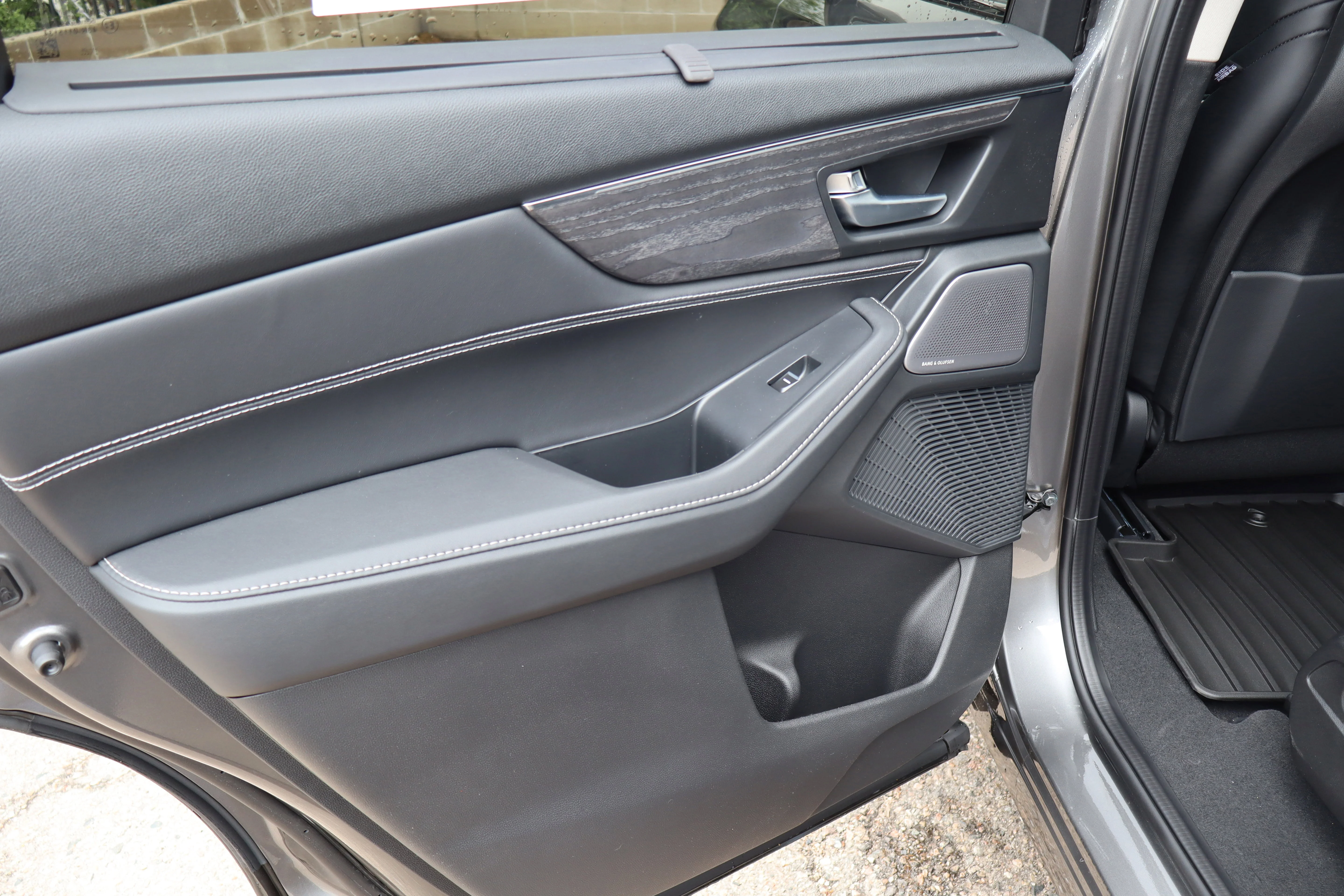 New 2026 Liquid Carbon Metallic Acura w/Advance Package image 27