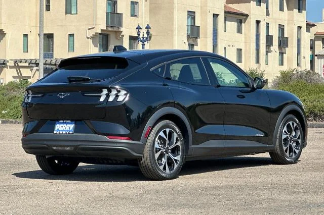 New 2026 Shadow Black Ford Select image 28