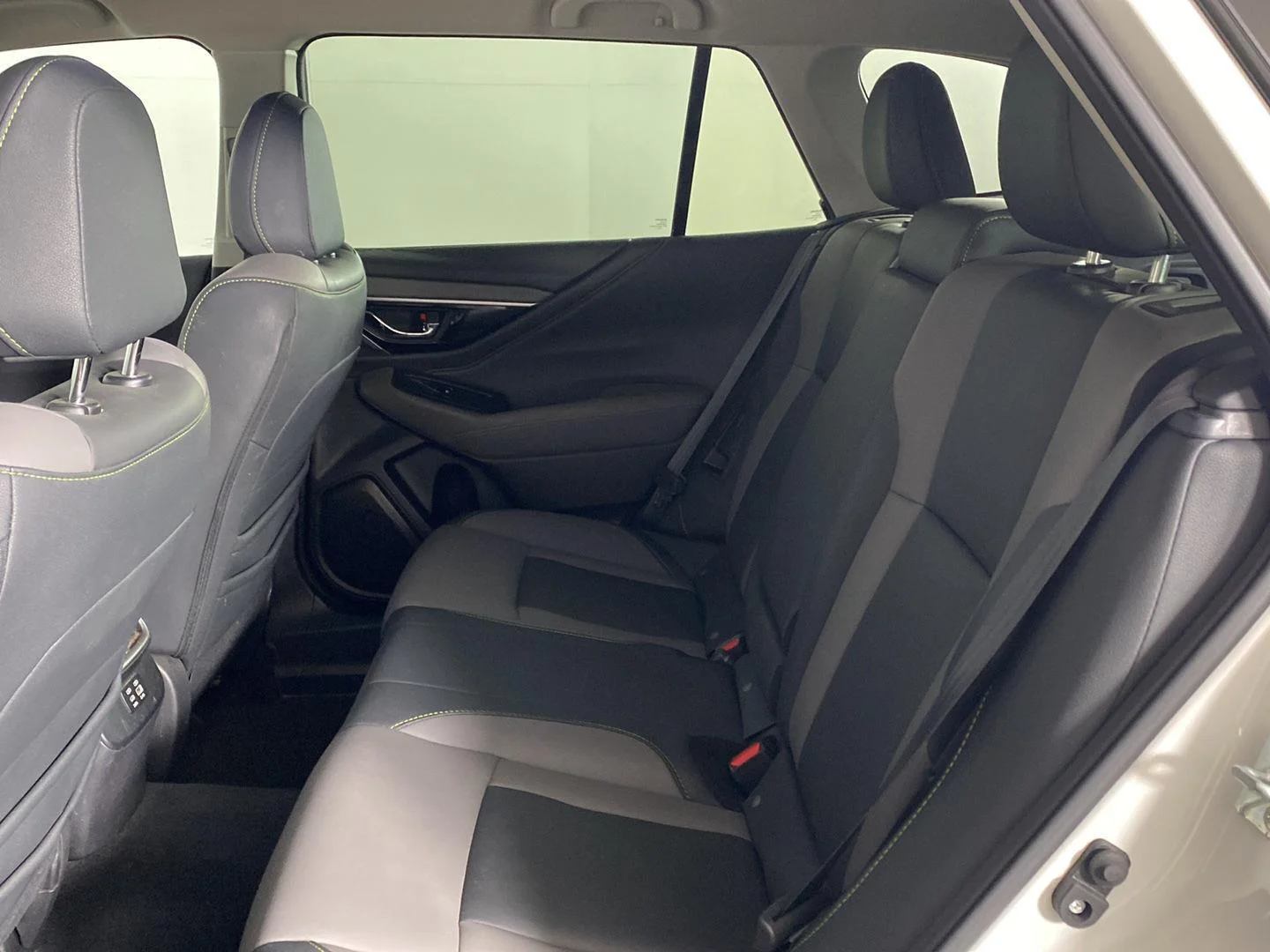Used 2023 Crystal White Pearl Subaru Onyx Edition image 28