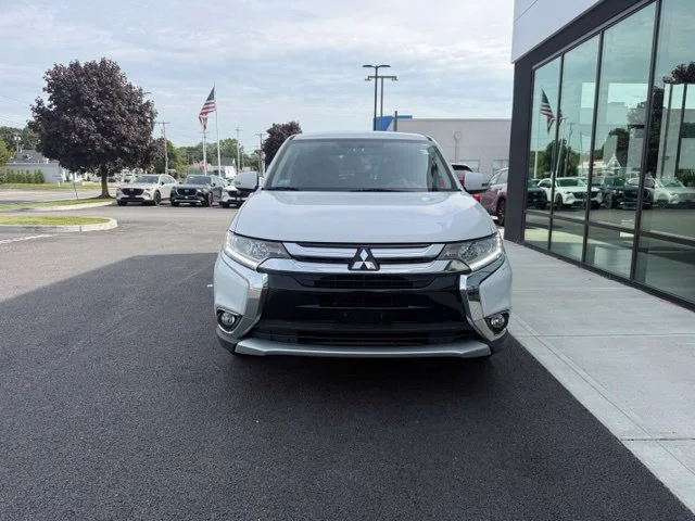 Used 2017 White Mitsubishi SEL image 7