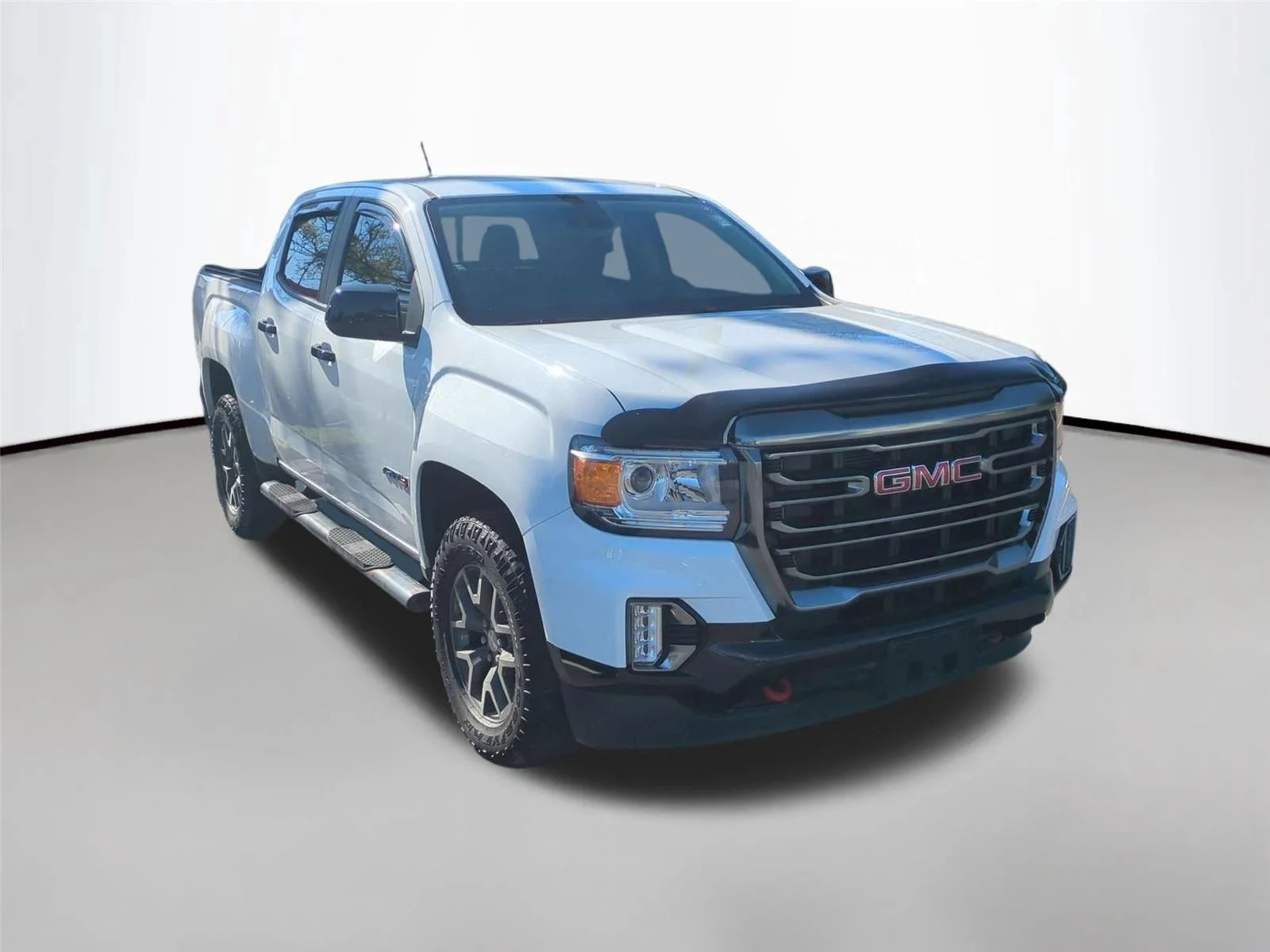 Used 2021 Summit White GMC 4WD AT4 w/Leather image 3